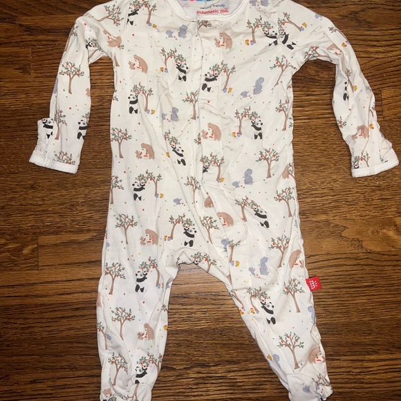 Magnetic Me footie 0-3M - Picture 1 of 1